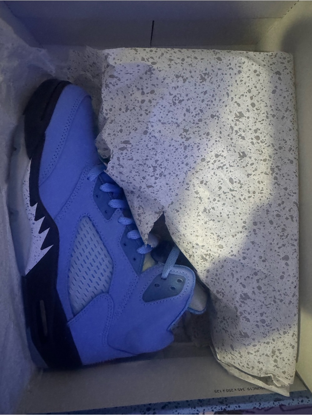 Jordan Men's Blue and Black Retro Basketball Sneakers